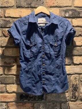 Y2K Blue polka dot buttton up shirt